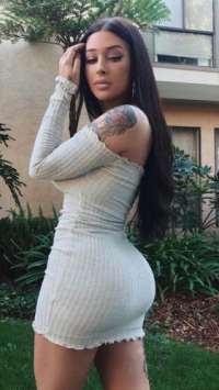 Grup Escort'un Göz Kamaştırıcı Genç Hanımı: Kendine Güvenen ve Hevesli