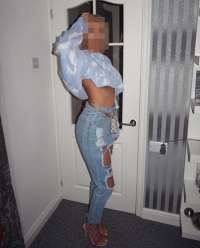 Yabancı Escort'un Eşsiz Cazibesi: Harika Vücut Hatları, Tatlı Siyahi Saçları