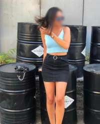 Yabancı Escort'un Güzelliği Ve Karizması; Kendine Güvenen Ve Seksi Çekiciliği İle Göz Kamaştıran Bayan Escort